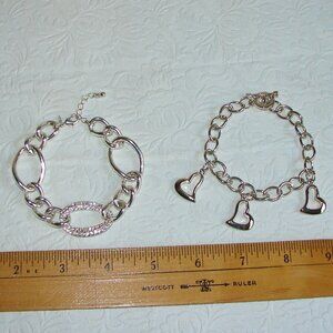 Vtg Silver Tone BRACELETS: Avon SAQ Lrg Figaro Chain & Dangling Hearts  F07